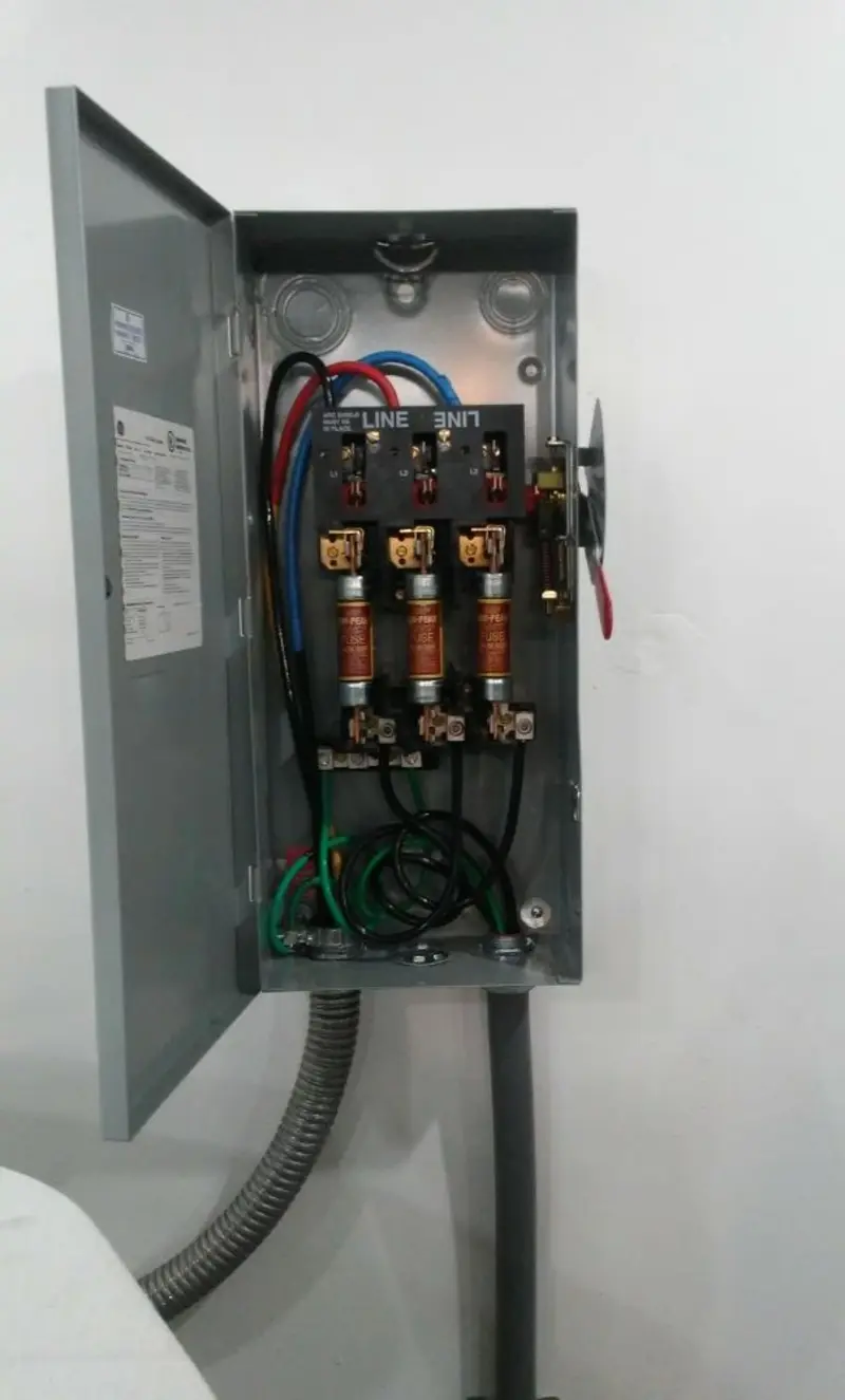 Three-phase disconnect switch installed for Smoke Detector Installation in Reedurban